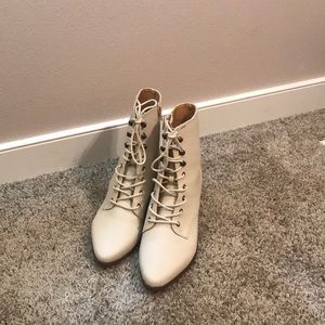 !! white snake skin boots !!